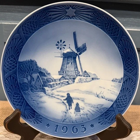 Vintage 1963 Royal Copenhagen Collectible Christmas Plate "The Windmill" - Picture 3 of 5